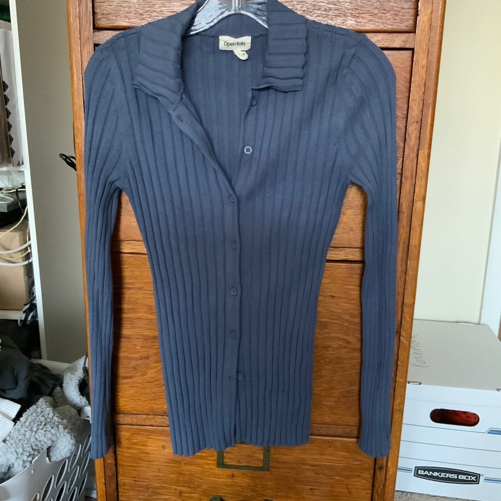 Ribbed collared cardigan